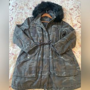 American Eagle Camo Jacket With Fur Hood-Small